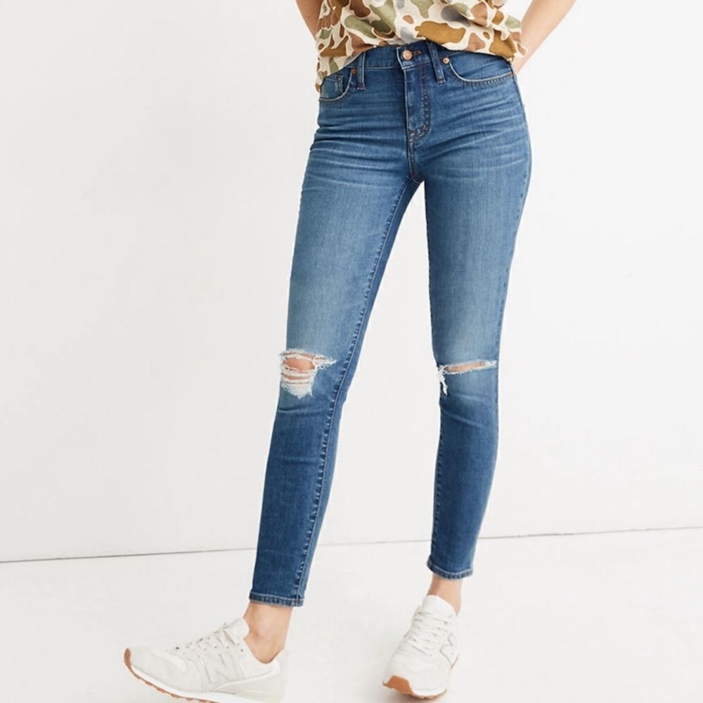 Madewell Blue Distressed‎ 9" Mid Rise Skinny Jeans D30